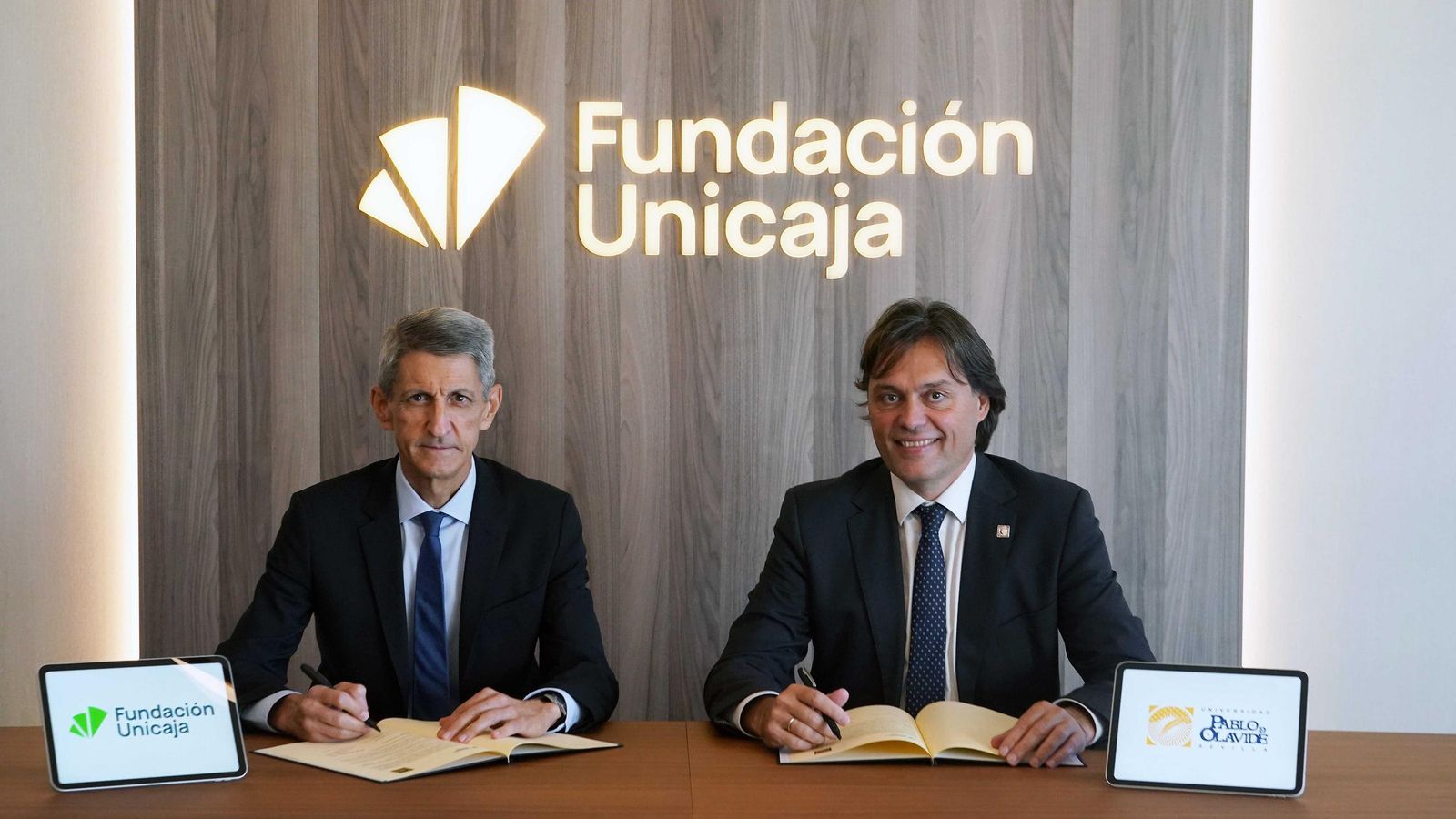 El presidente de la Fundación Unicaja, José M. Domínguez, y el rector de la UPO, Francisco Oliva.