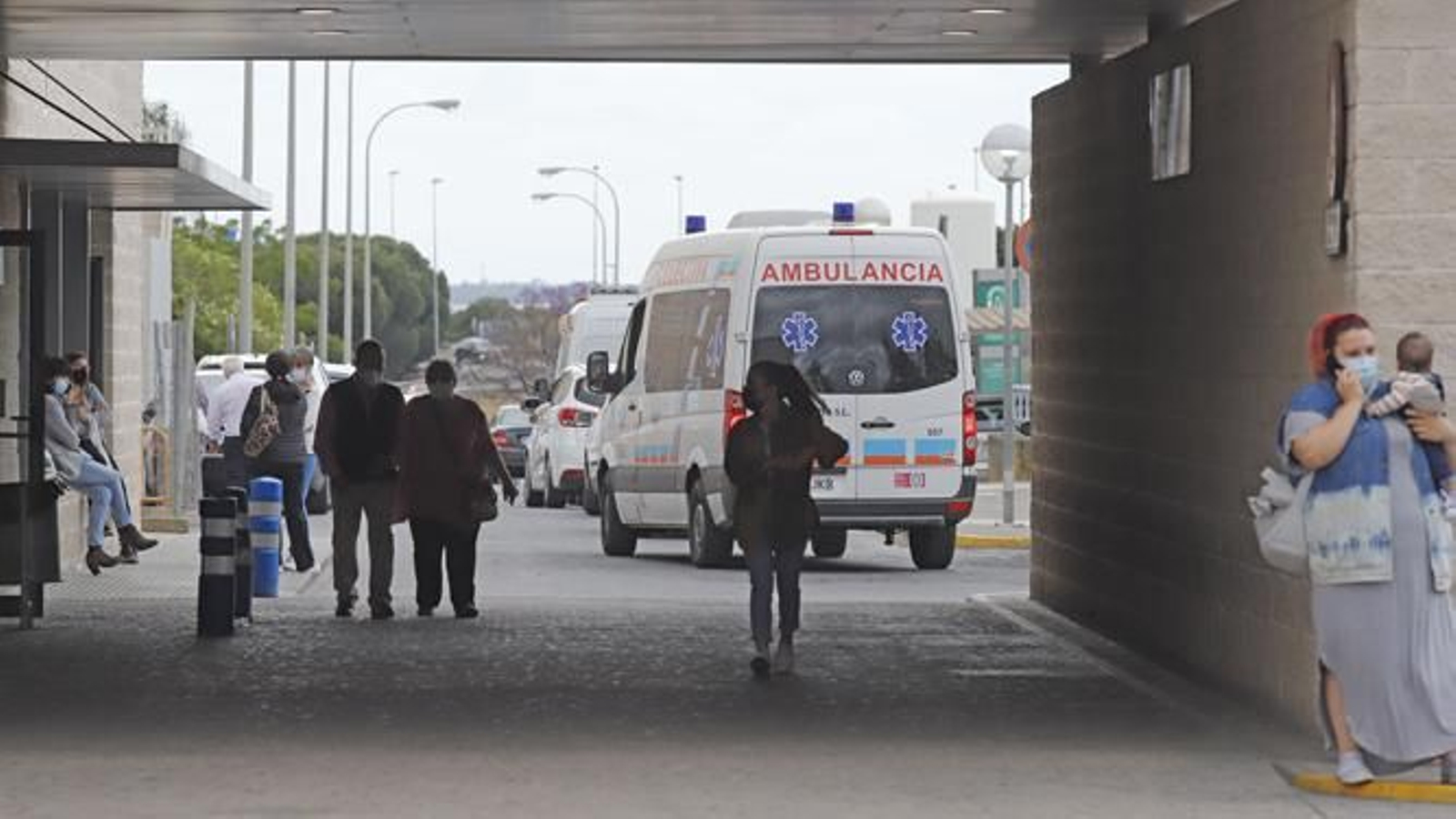 Acceso al Hospital Juan Ramón Jiménez de Huelva.