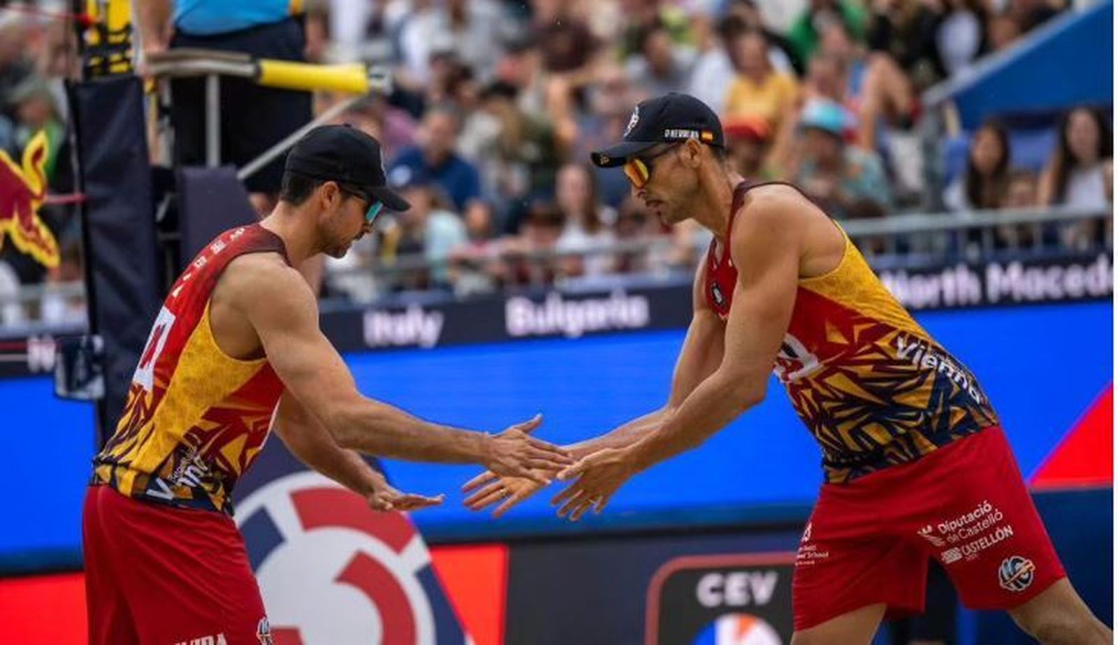 Herrera y Gavira se animan durante un partido