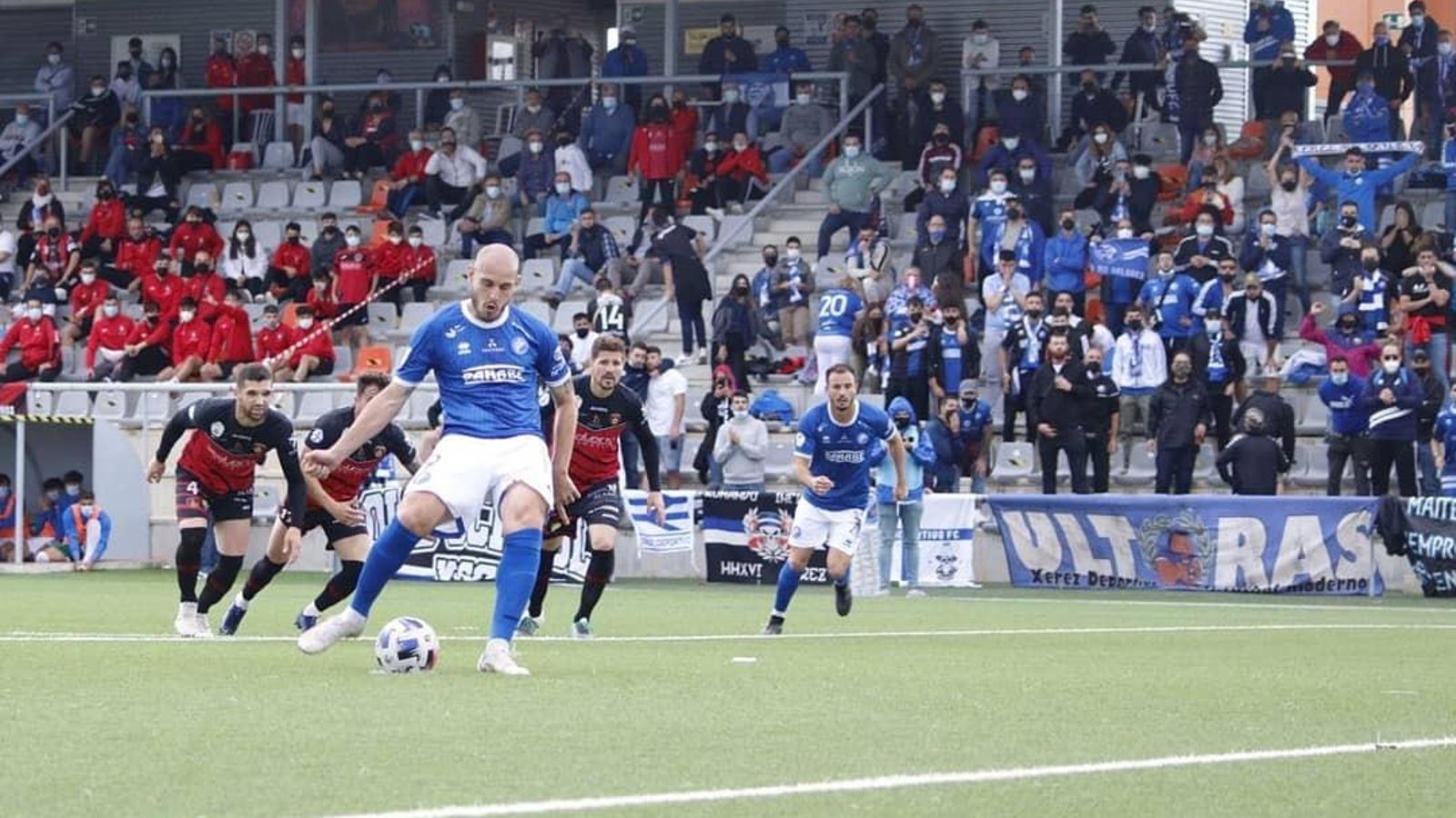 Antonio Sánchez, anotando el 1-1 de penalti. Antonio Sánchez, anotando el 1-1 de penalti.