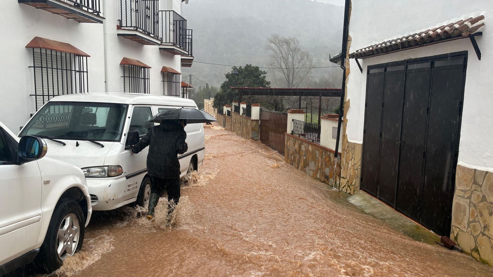 Calle inundada en la Estación de Benaoján.