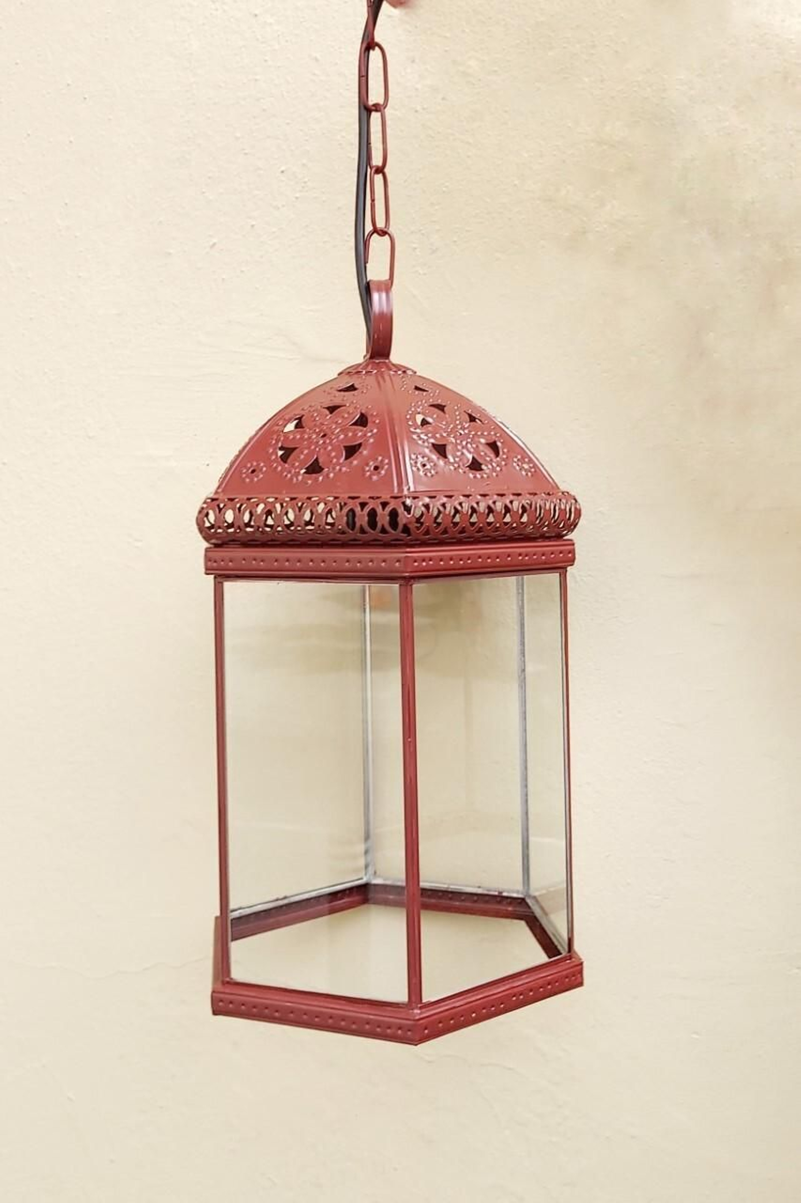 Farol Corral del Rey, diseñado por Faroles Salcedo y que, en color verde, han alumbrado las casetas instaladas en la Plaza de España.