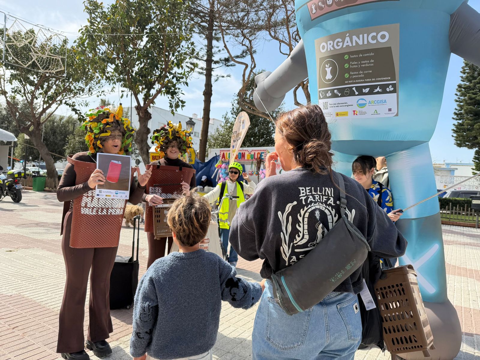 La campaña de la Mancomunidad y Arcgisa para el uso del contenedor marrón llega a Tarifa