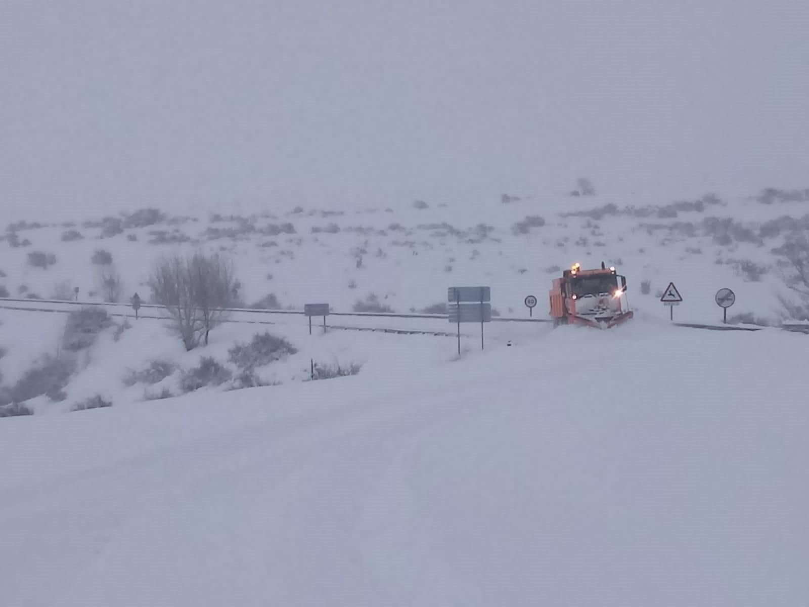 El segundo día del temporal 'Filomena' en imágenes: más nieve y caos