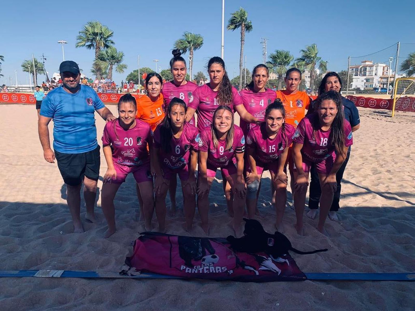 El conjunto almeriense posa antes de un encuentro del play off de ascenso a Primera División.