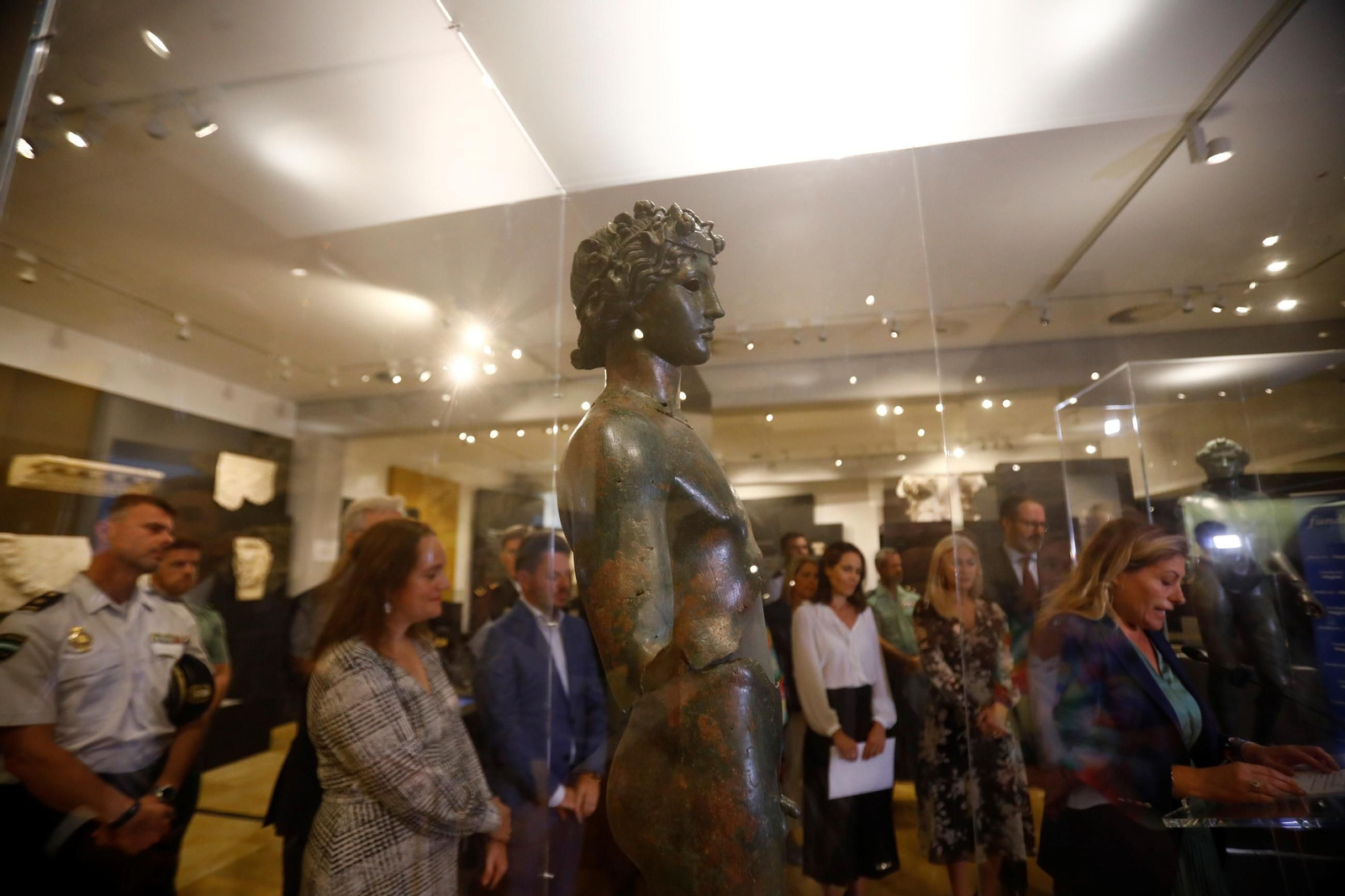 Los efebos de Pedro Abad ya lucen en el Museo Arqueológico de Córdoba, en imágenes