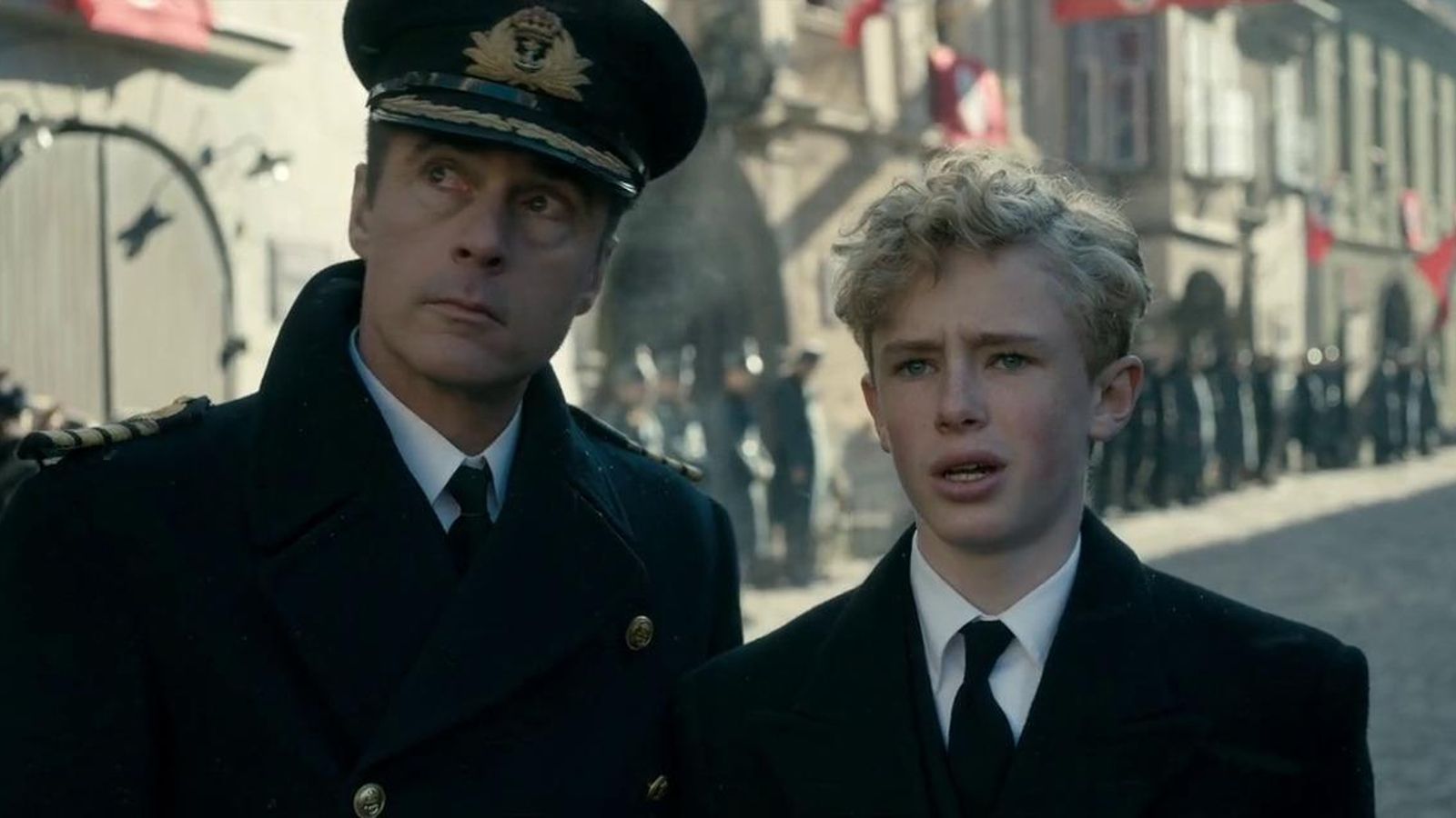 El príncipe Felipe de niño en el capítulo 'Paterfamilias' de The Crown El príncipe Felipe de niño en el capítulo 'Paterfamilias' de The Crown