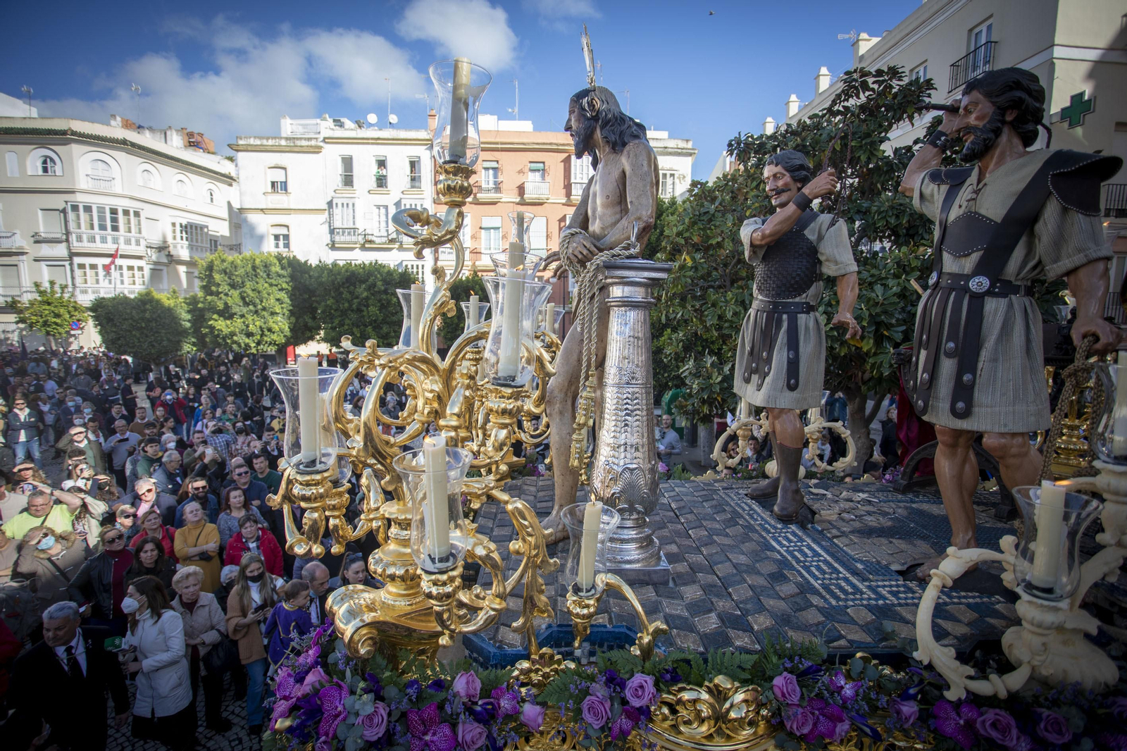 Las imágenes de la cofradía de Columna en la Semana Santa de Cádiz 2022