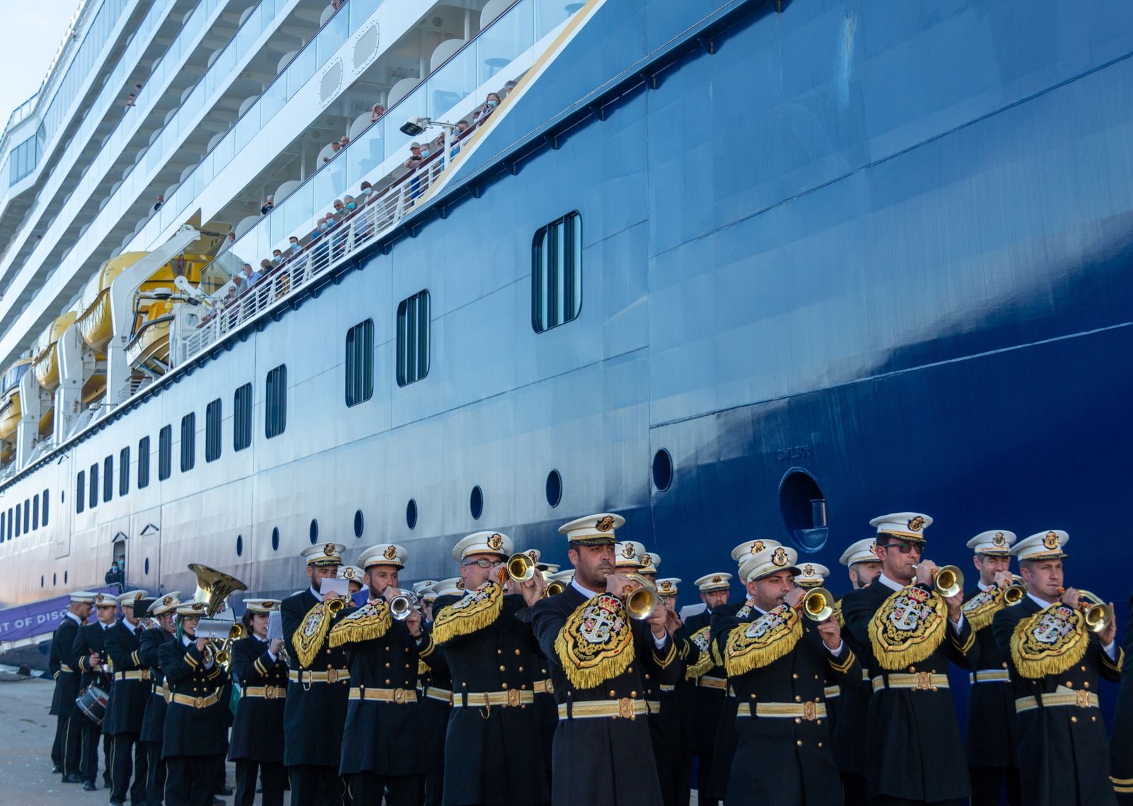 El Spirit Of Discovery inaugura la temporada de cruceros en el Puerto de Motril, en imágenes