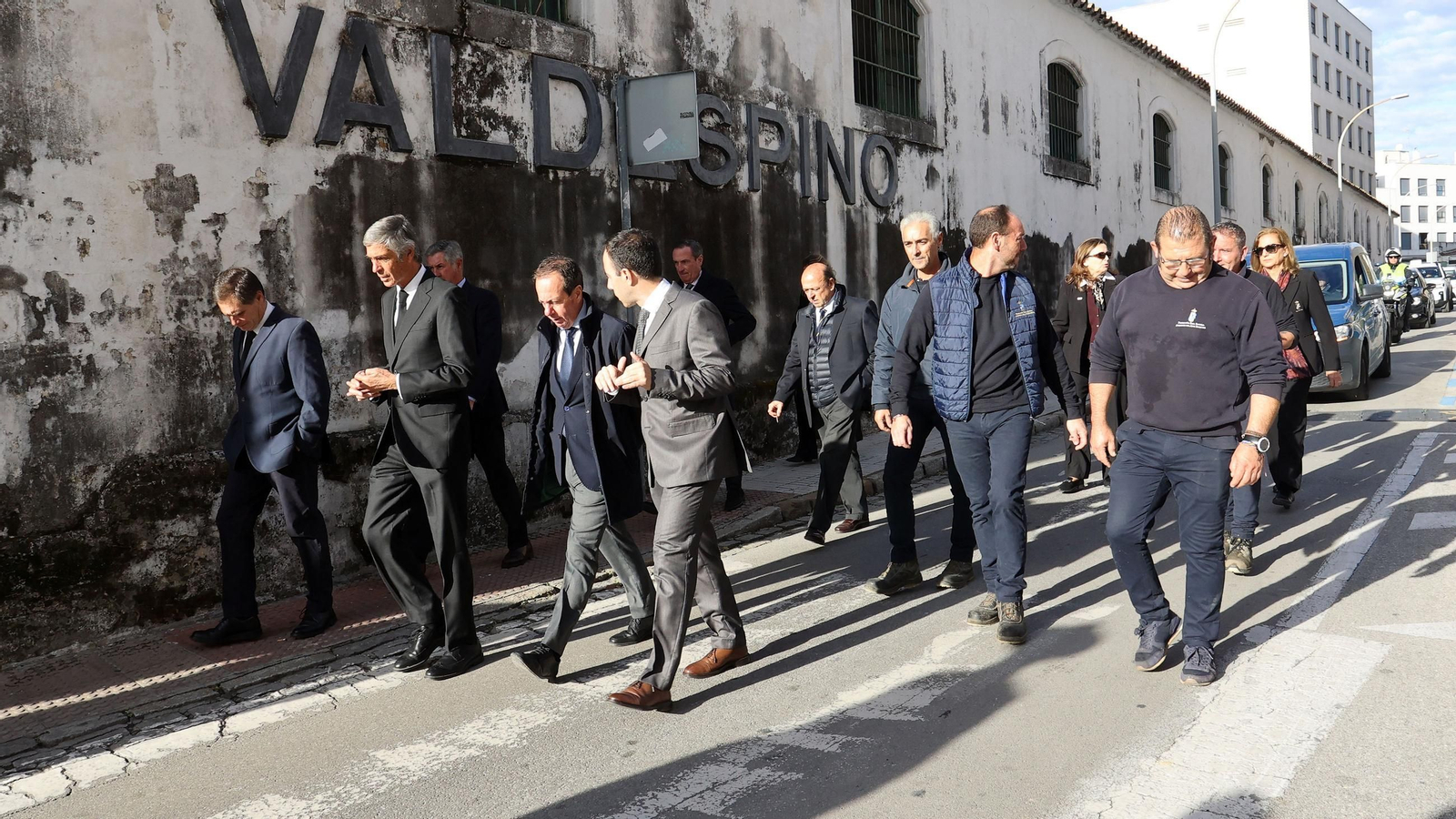 Imágenes de los caballos y jinetes de la Real Escuela hacia el funeral de Álvaro Domecq