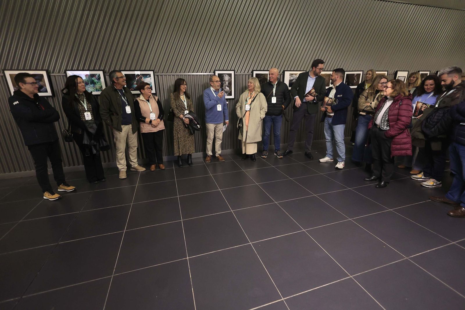 Fotos de las exposiciones "Testimonio de guerra" y "I Concurso Internacional de Fotografía Iulia Traducta" en el Congreso Andaluz de Fotografía en Algeciras