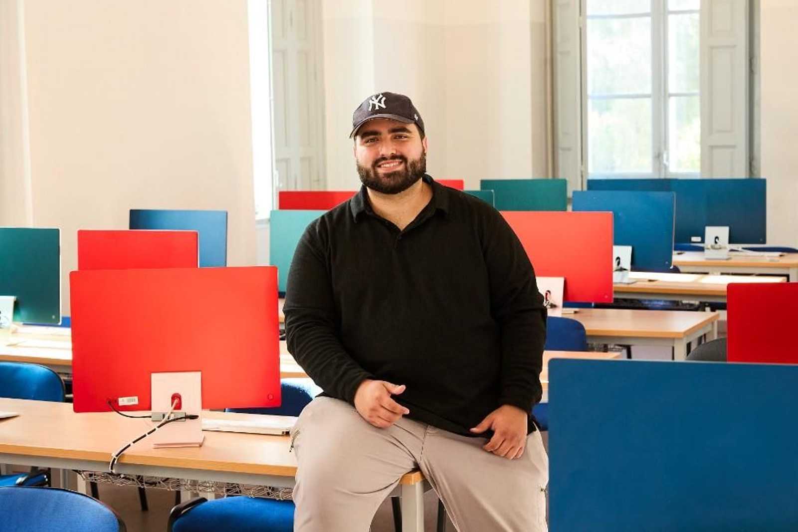 Tomás Camillo Gómez estudió Marketing y Publicidad con el apoyo de un préstamo Skills & Education de MicroBank. Tomás Camillo Gómez estudió Marketing y Publicidad con el apoyo de un préstamo Skills & Education de MicroBank.