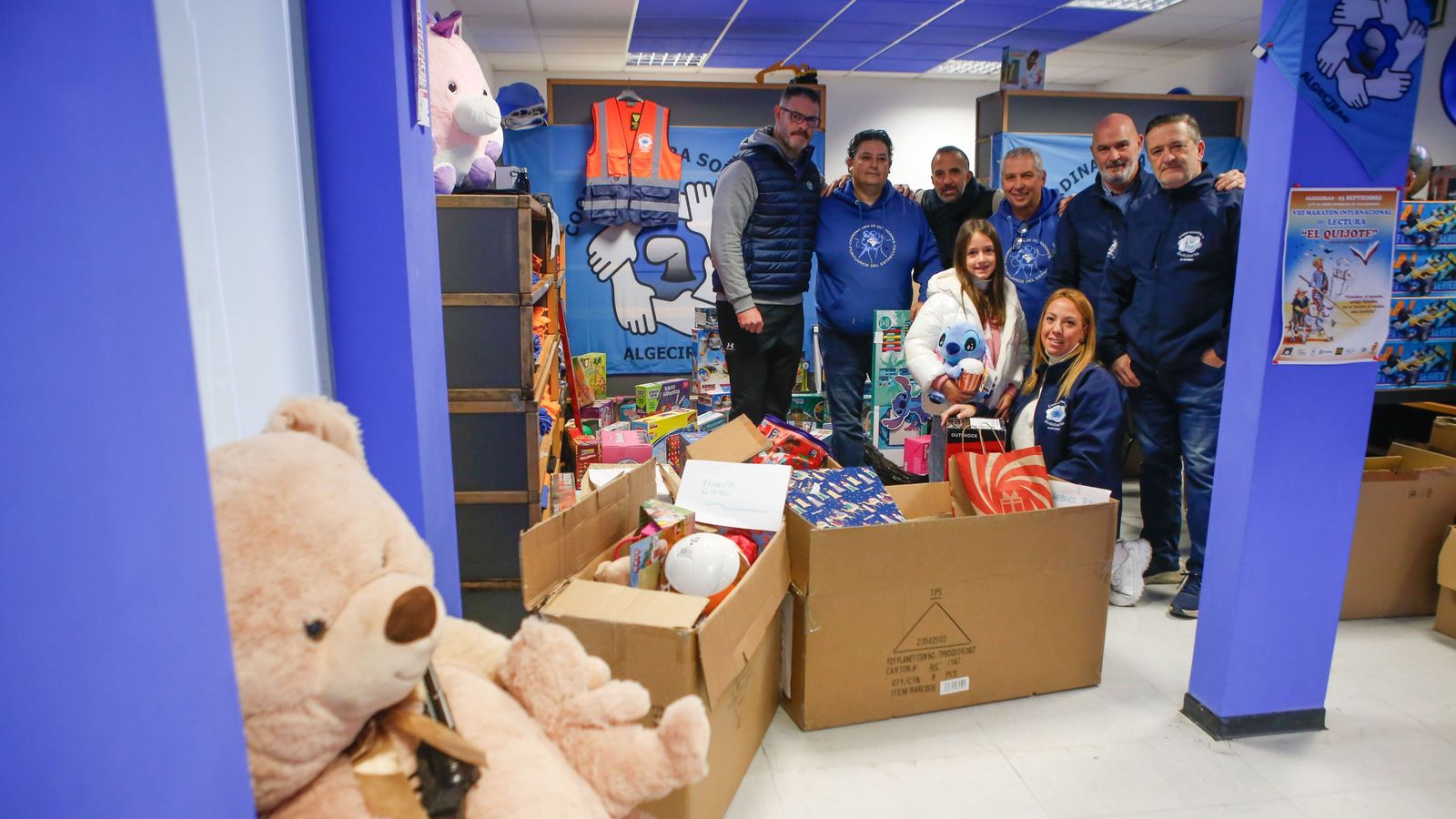 Fotos del reparto de juguetes de la Coordinadora Solidaria del Puerto de Algeciras