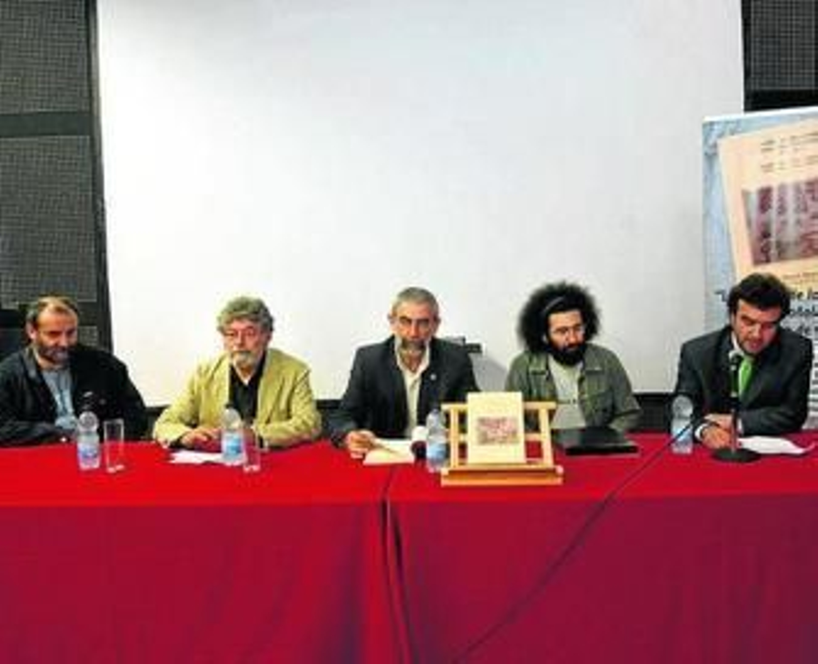 Una imagen de la presentación del libro sobre los corsarios y el Estrecho.