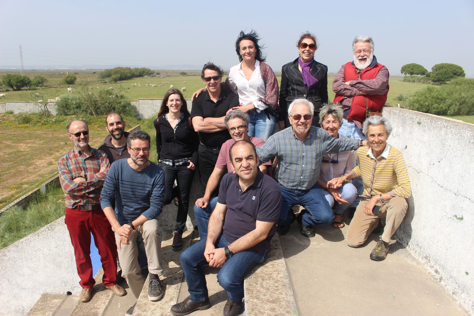 Algunos de los participantes de la redacción del proyecto junto a grupos ecologistas en Las Aletas