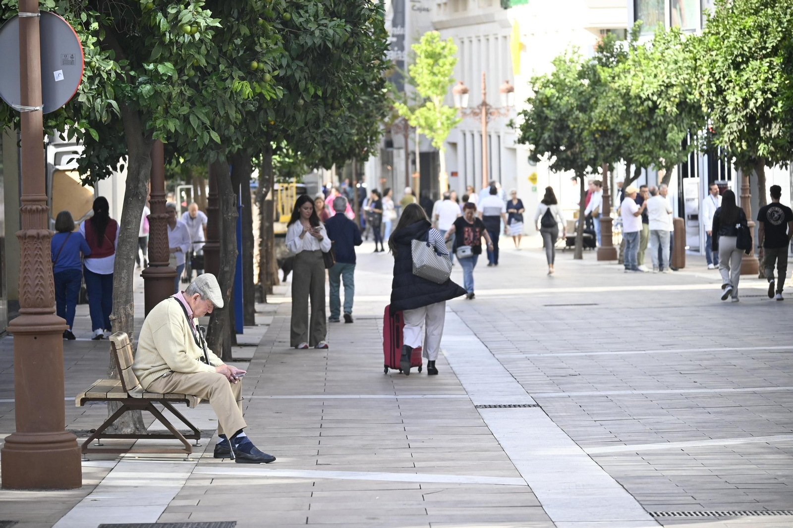 Imágenes de ambiente del jueves 24 de octubre en Huelva