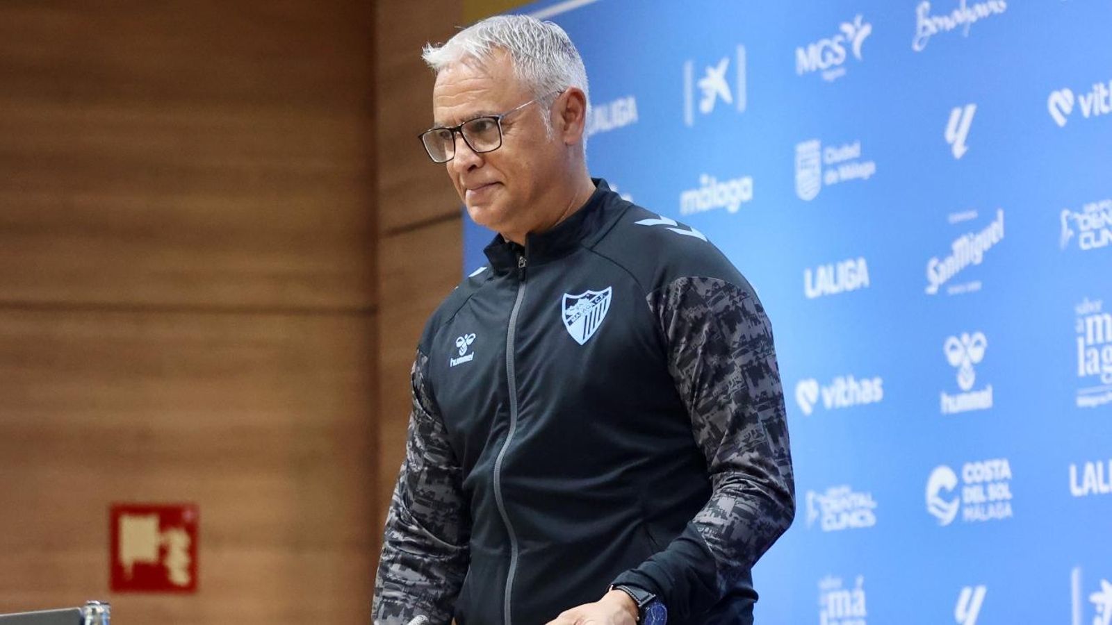 El técnico malagueño elogió al conjunto almeriense en la sala de prensa.