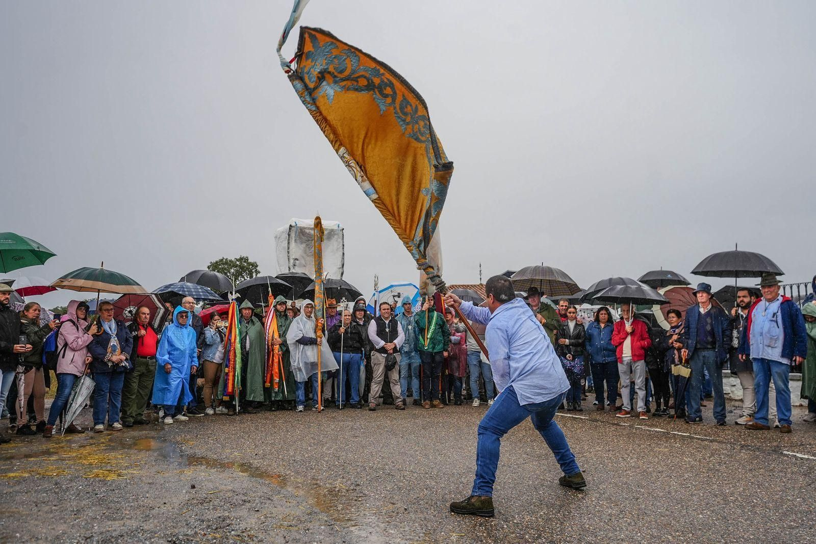 La borrasca Berenice acompaña a la Virgen de Luna en su romería