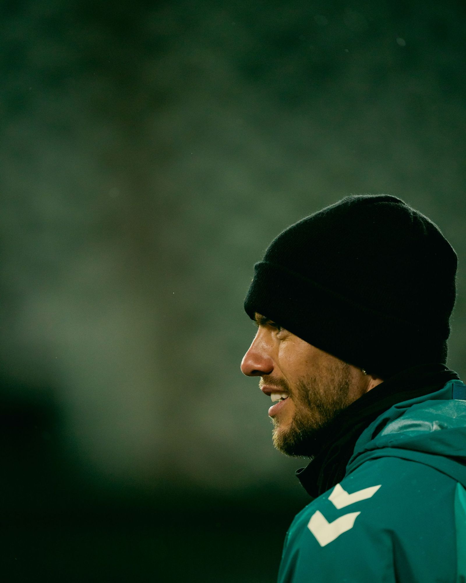 Lo Celso, en un momento del entrenamiento del Betis de ayer en el Toumba Stadium.