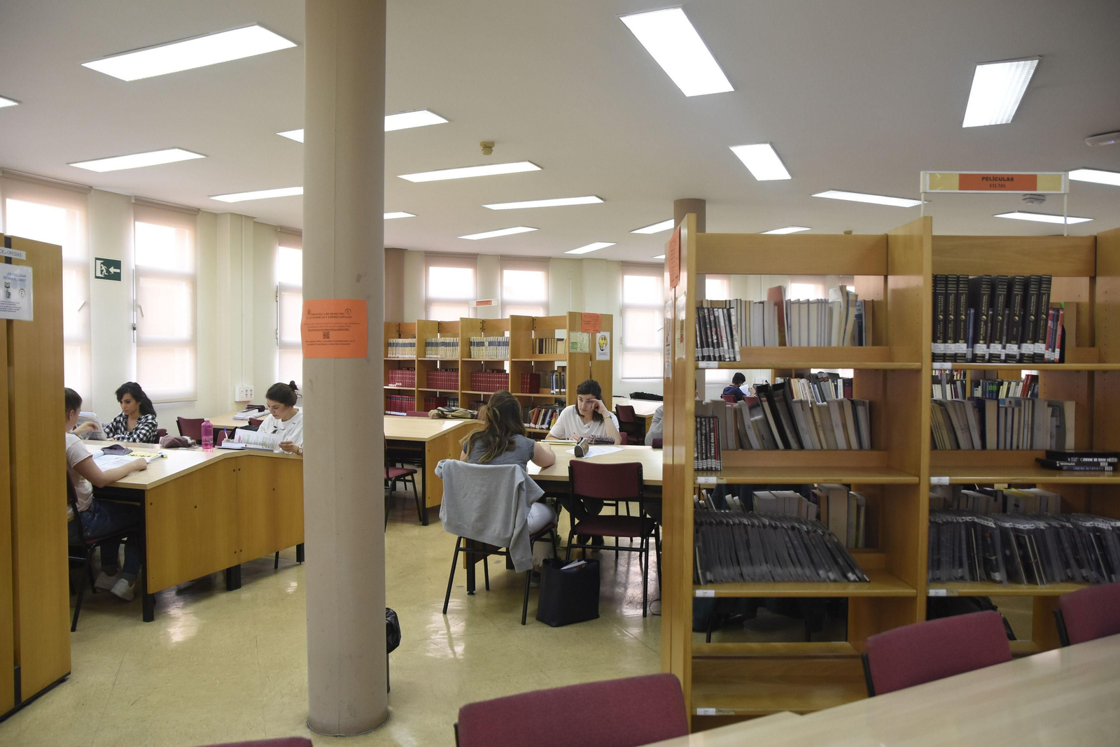 Alumnado de la UCO en la Facultad de Derecho.