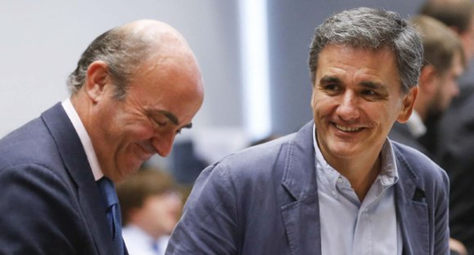 El Eurogrupo, a la espera de un movimiento de Atenas hacia el tercer rescate