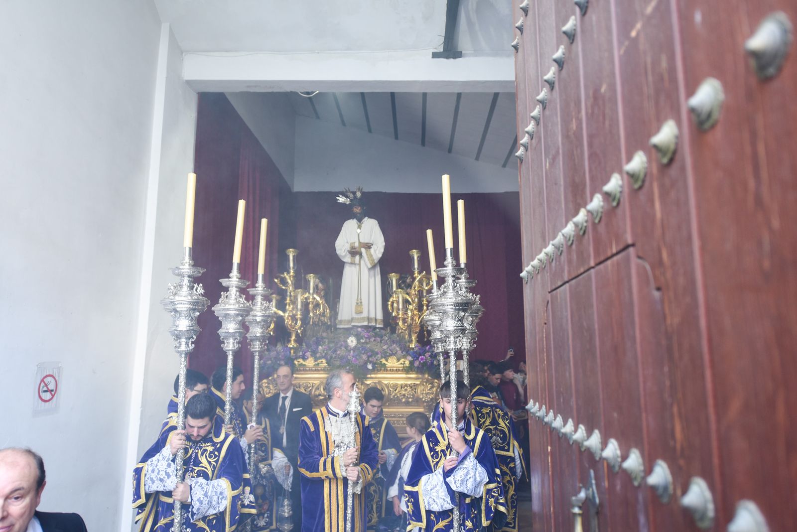 El traslado del Señor de la Sangre a la Catedral para el Vía Crucis de las Cofradías, en imágenes