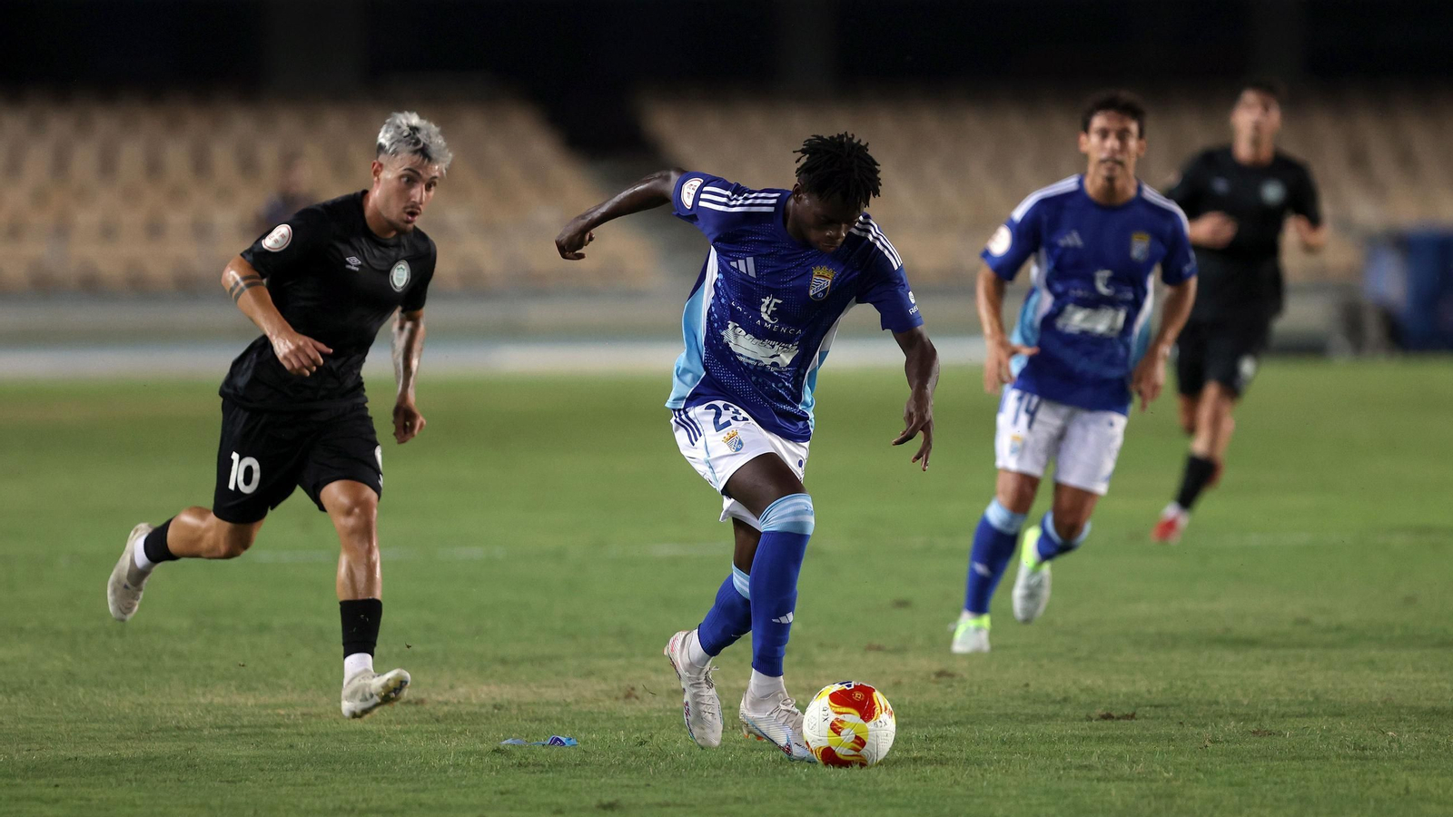 Imágenes del Trofeo Feria de la Vendimia entre el Xerez CD y el Juventud Torremolinos en Chapín