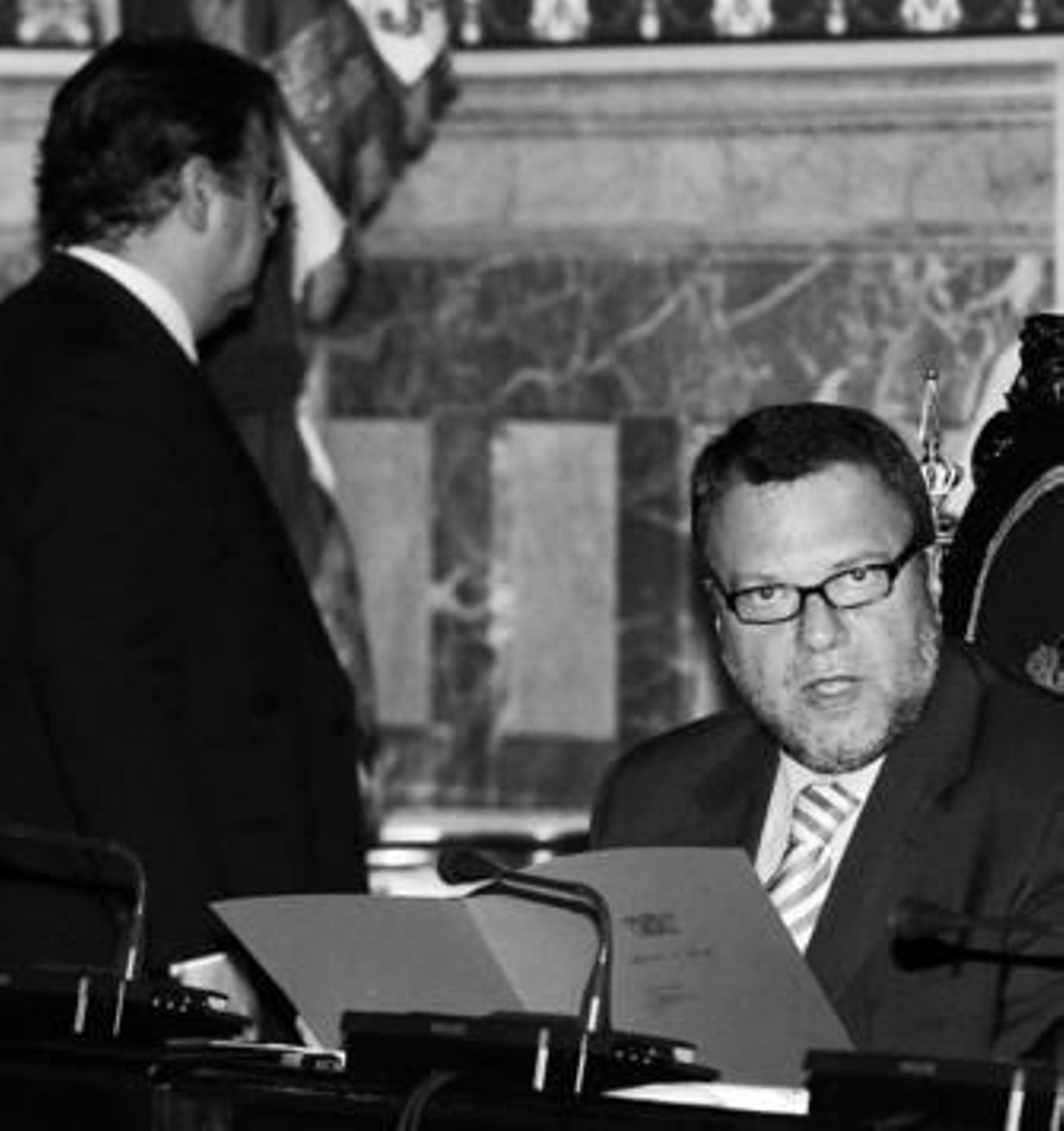 Alfredo S. Monteseirín, y J. Ignacio Zoido (PP) al fondo.