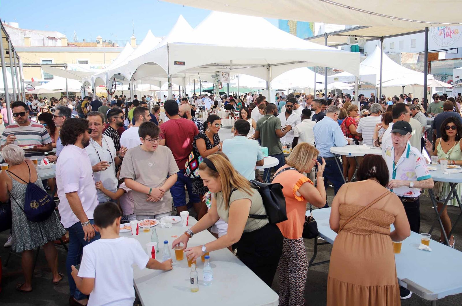 Imágenes del ambiente en la Feria de la Tapa de Huelva