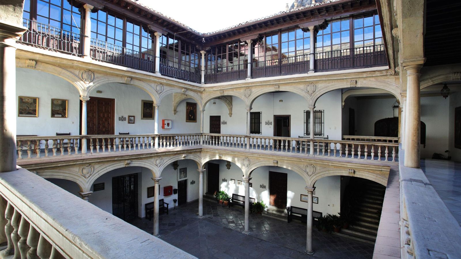 Patio renacentista del Colegio Mayor.