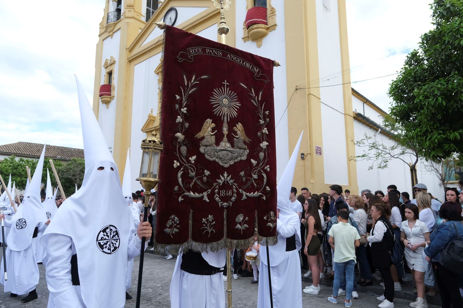 Sábado de Pasión en Córdoba: la procesión de la hermandad de la Presentación al Pueblo de Córdoba, en imágenes