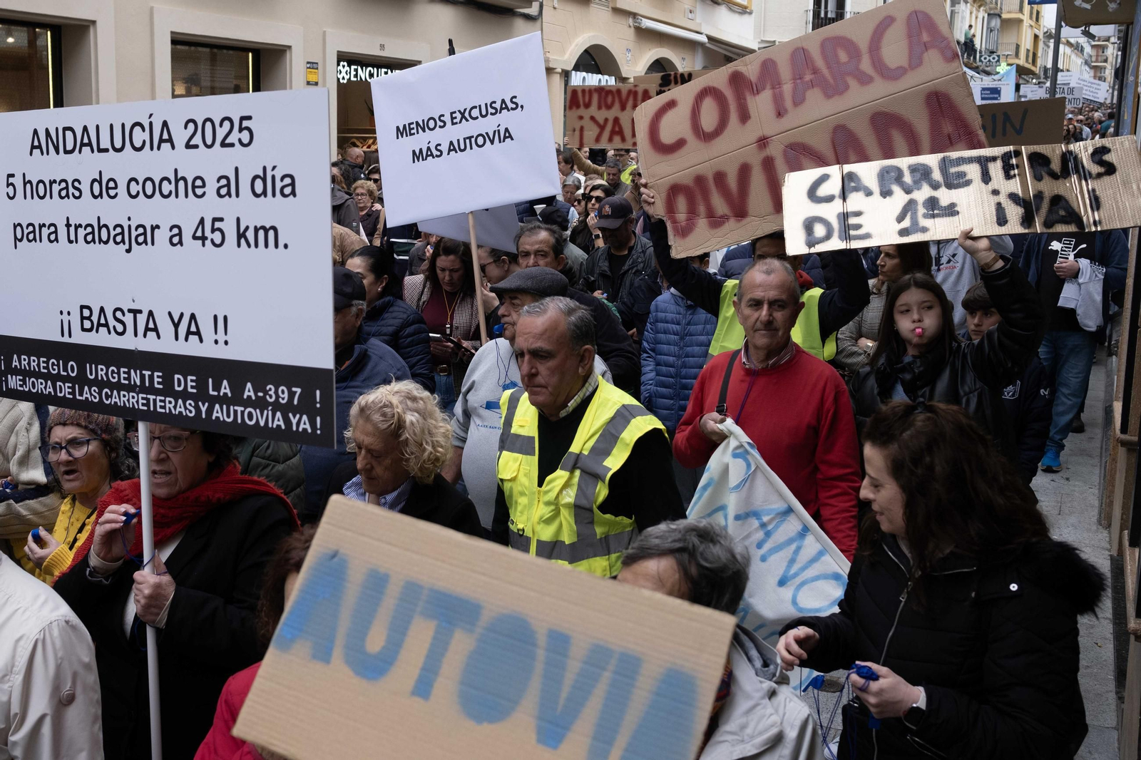 Manifestación por la mejora de las carreteras de la Serranía de Ronda, en fotos