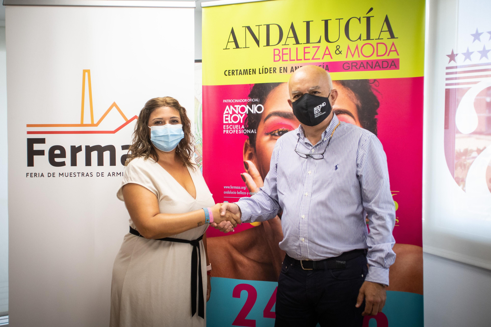 Firma del convenio entre la presidenta de Fermasa y alcaldesa de Armilla, Loli Cañavate, y el propio Antonio Eloy, director del centro.