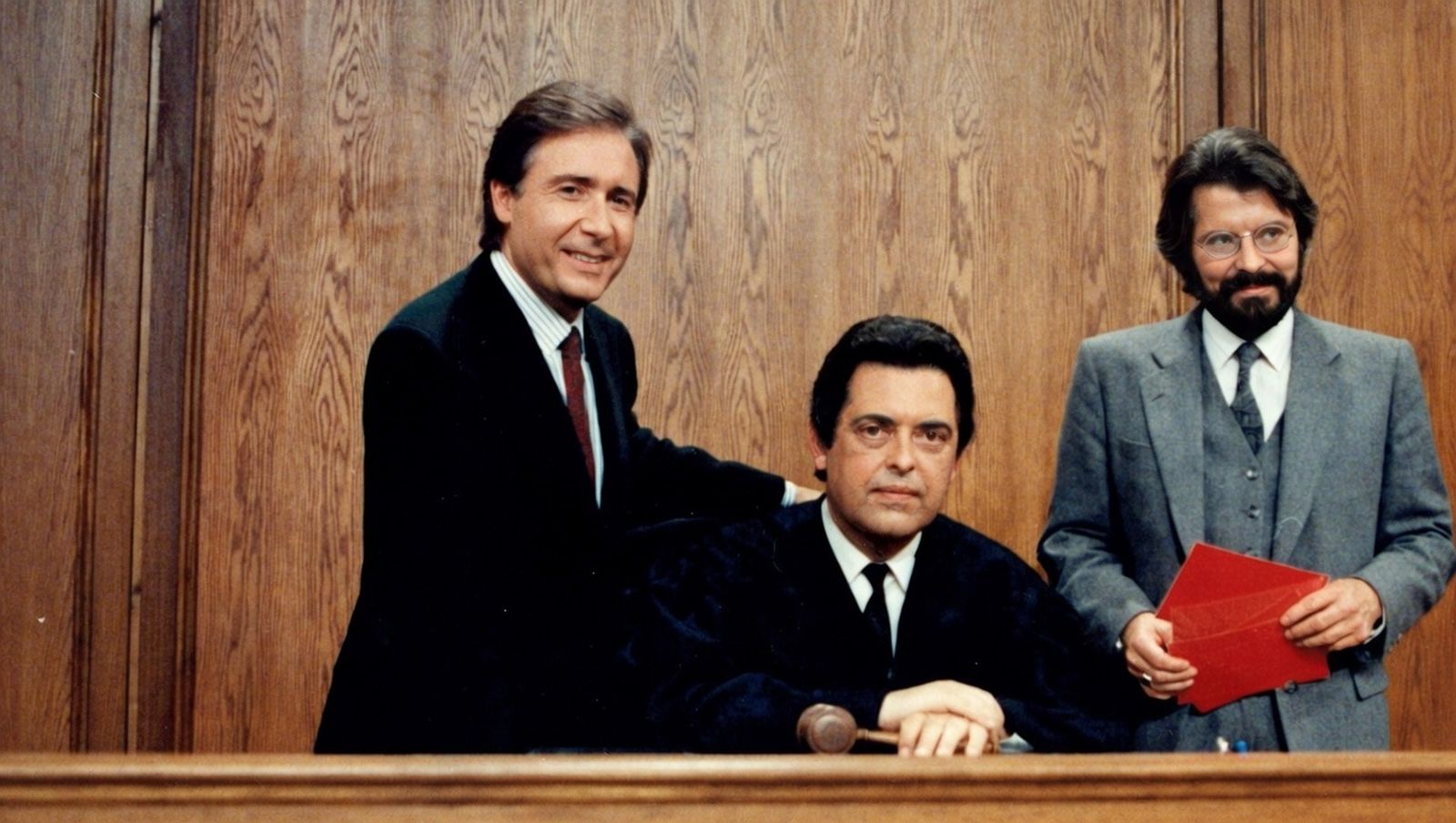 Fernández Deu, Xavier Foz y Javier Nart en el primer 'Tribunal popular'