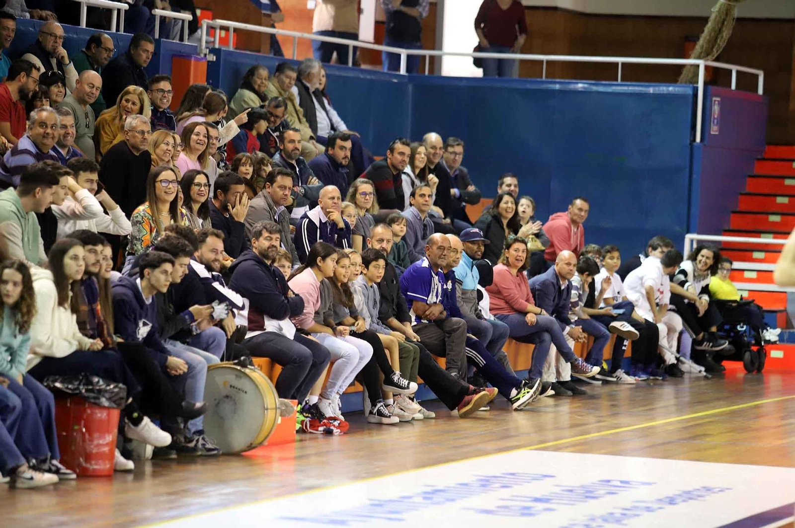 Gran ambiente en el partido de baloncesto Huelva Comercio-PMD Aljaraque