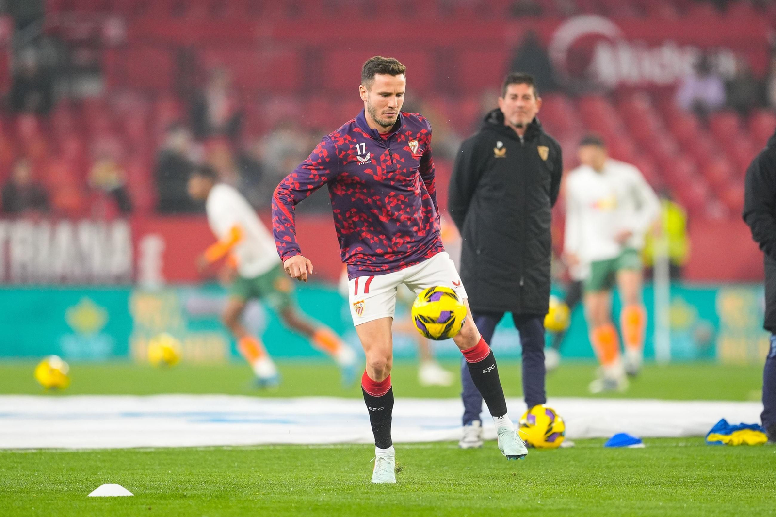 Las fotos del pobrísimo paso de Saúl Ñíguez por el Sevilla