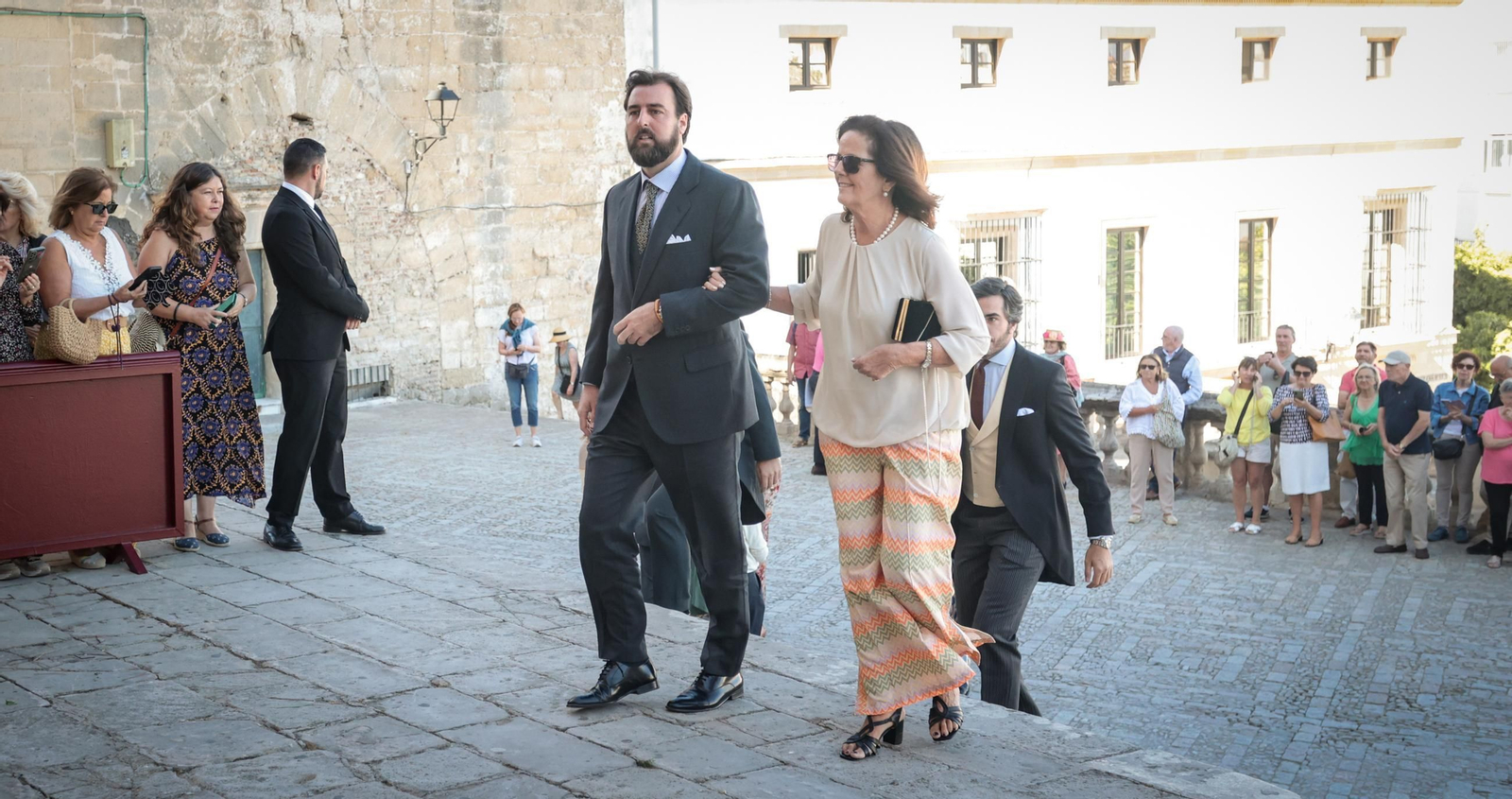 Imágenes de los asistentes a la boda de Ana Cristina Portillo Domecq en la Catedral de Jerez Imágenes de los asistentes a la boda de Ana Cristina Portillo Domecq en la Catedral de Jerez