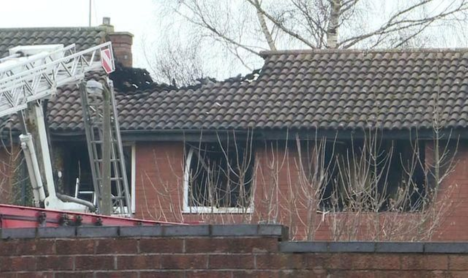 La casa incendiada en Staffordshire (Inglaterra) causando la muerte a cuatro niños. La casa incendiada en Staffordshire (Inglaterra) causando la muerte a cuatro niños.