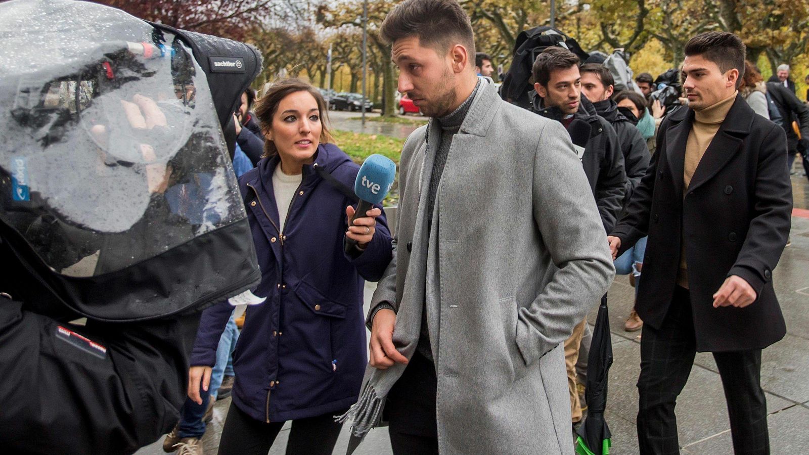 Raúl Calvo (dcha.) y Víctor Rodríguez, dos de los acusados, ante la Audiencia Provincial de Burgos el pasado noviembre.