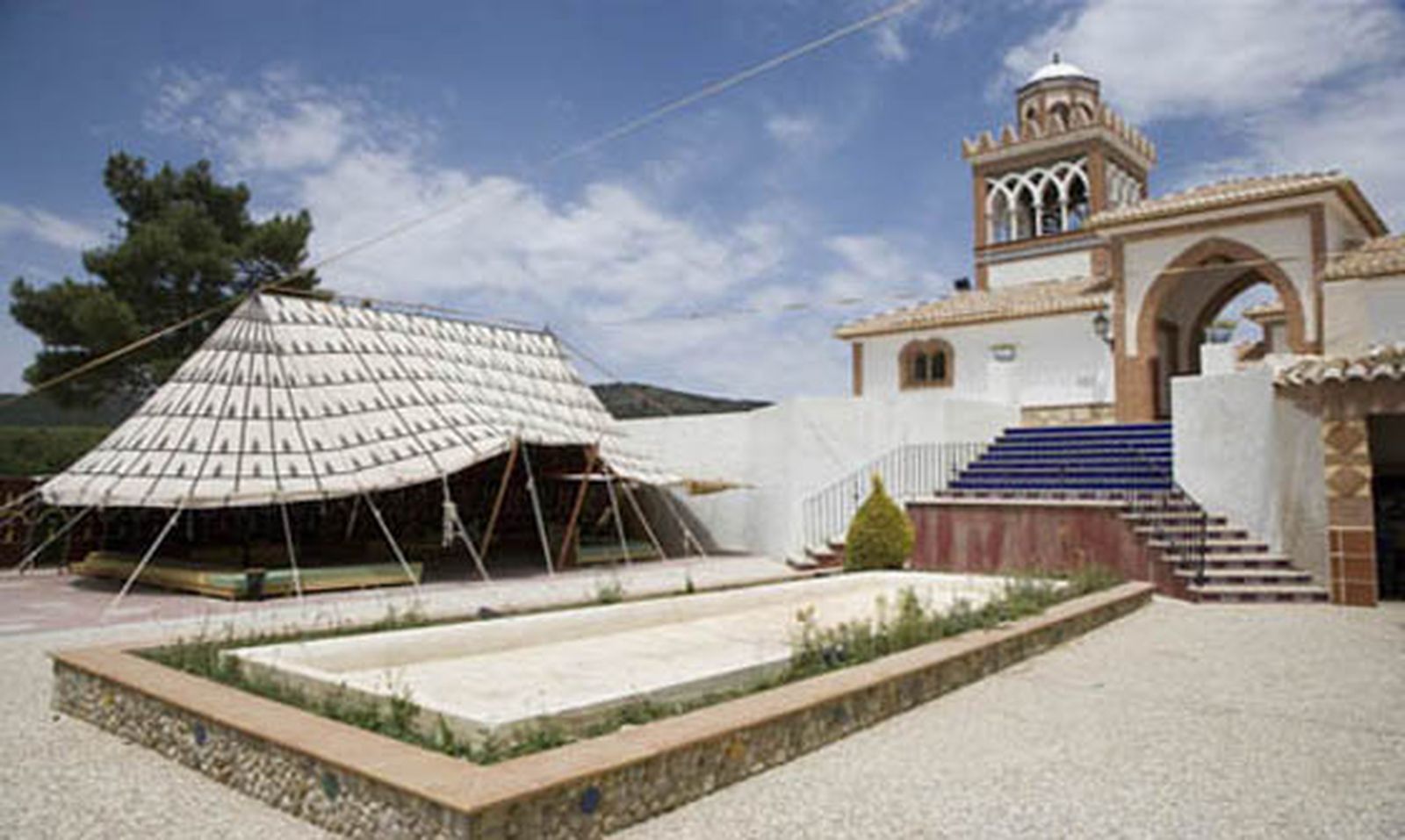 Ayuntamiento de Puebla de Don Fabrique. Facultad de Estudios Andalusíes y Mezquita.