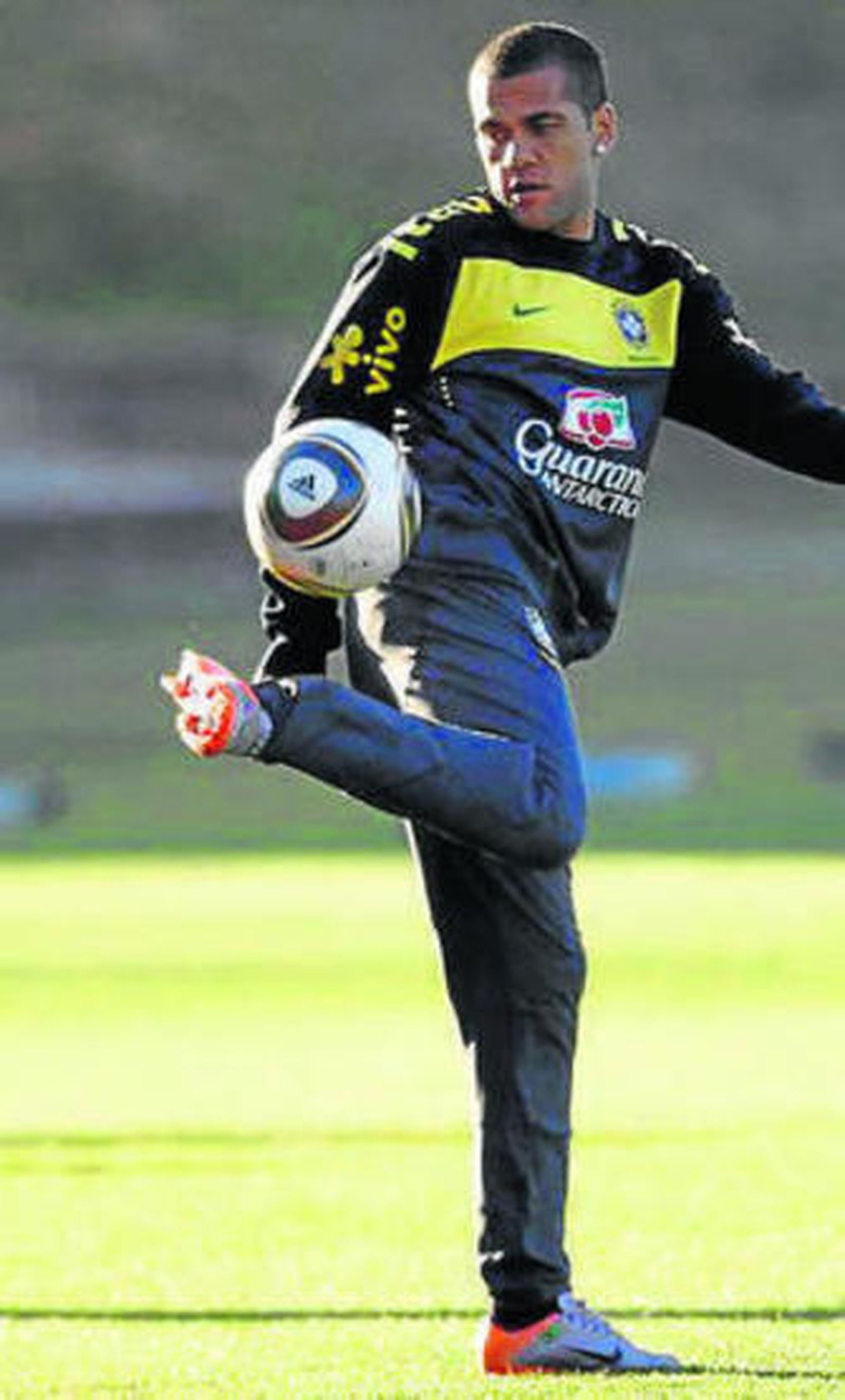 Daniel Alves.