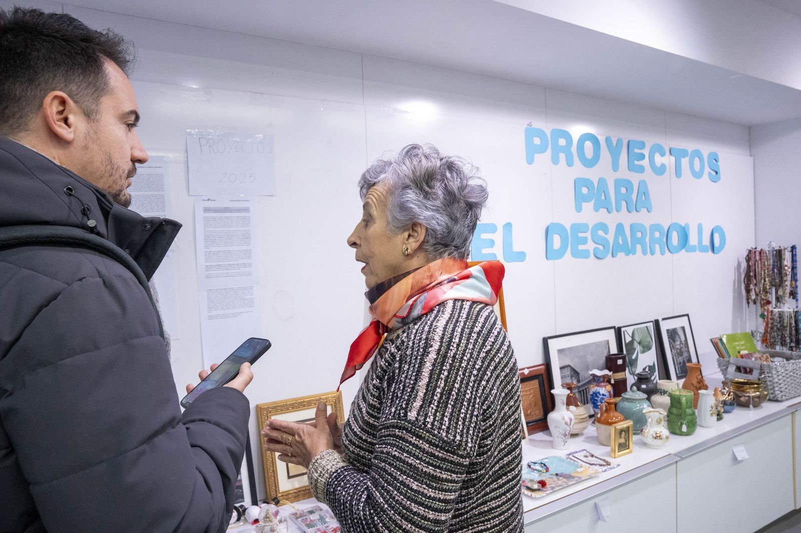 Un mercadillo que late por los demás: la solidaridad toma el Paseo de Almería