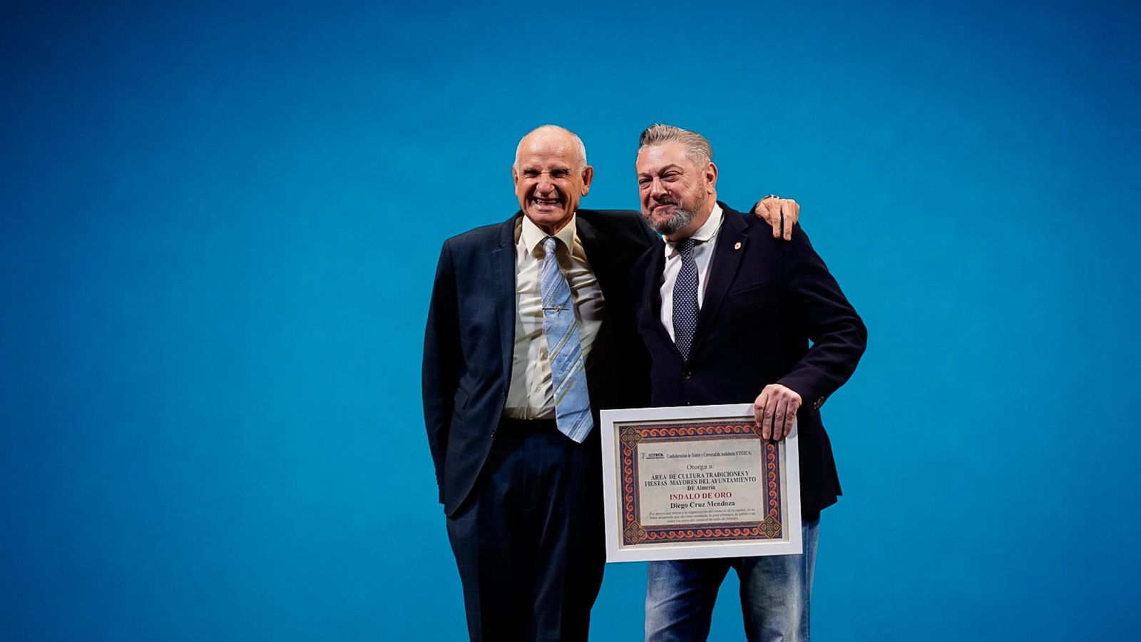 Nicolás Castillo junto al concejal de Cultura, Diego Cruz.