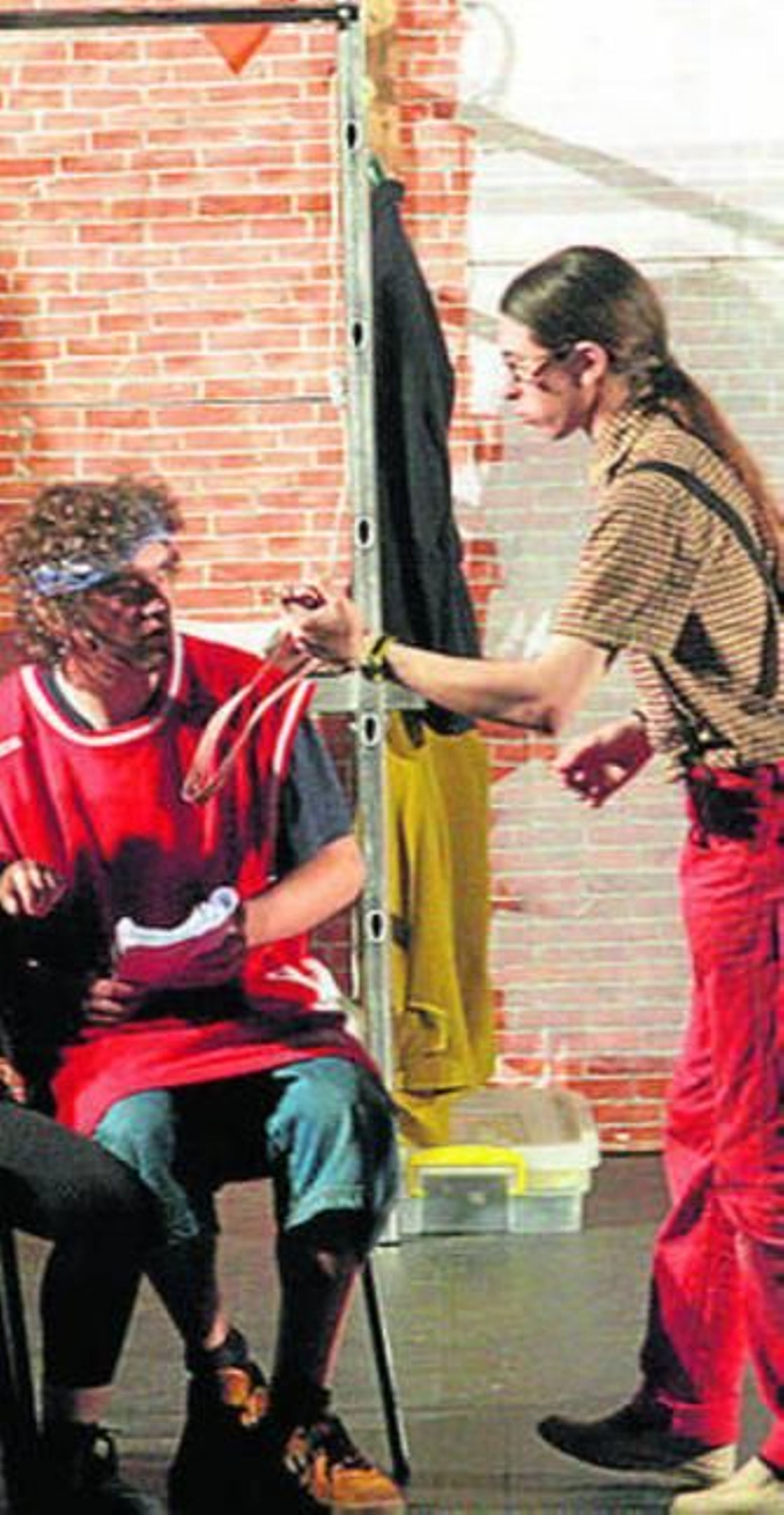 Escolares durante una actuación.