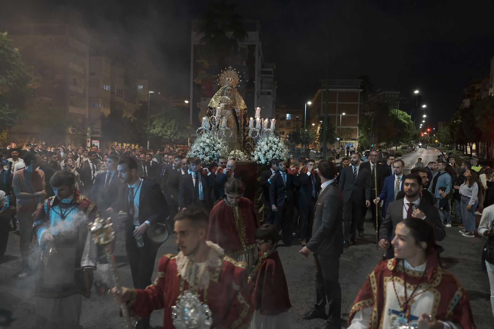 Las imágenes del rosario vespertino de la Virgen del Rosario de San Pablo
