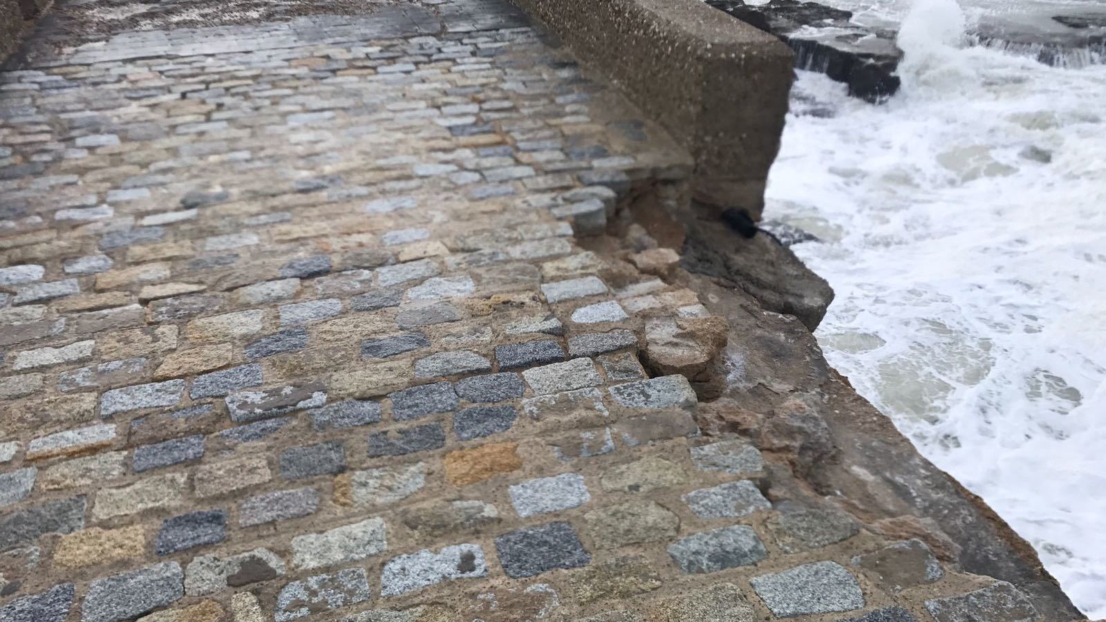 Detalle de los destrozos en el Puente Canal