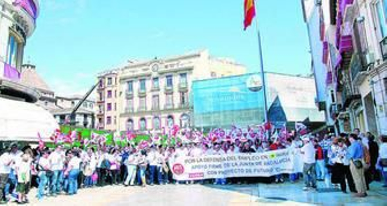 Los trabajadores de Isofotón durante una manifestación en 2009 en defensa de sus puestos de trabajo.