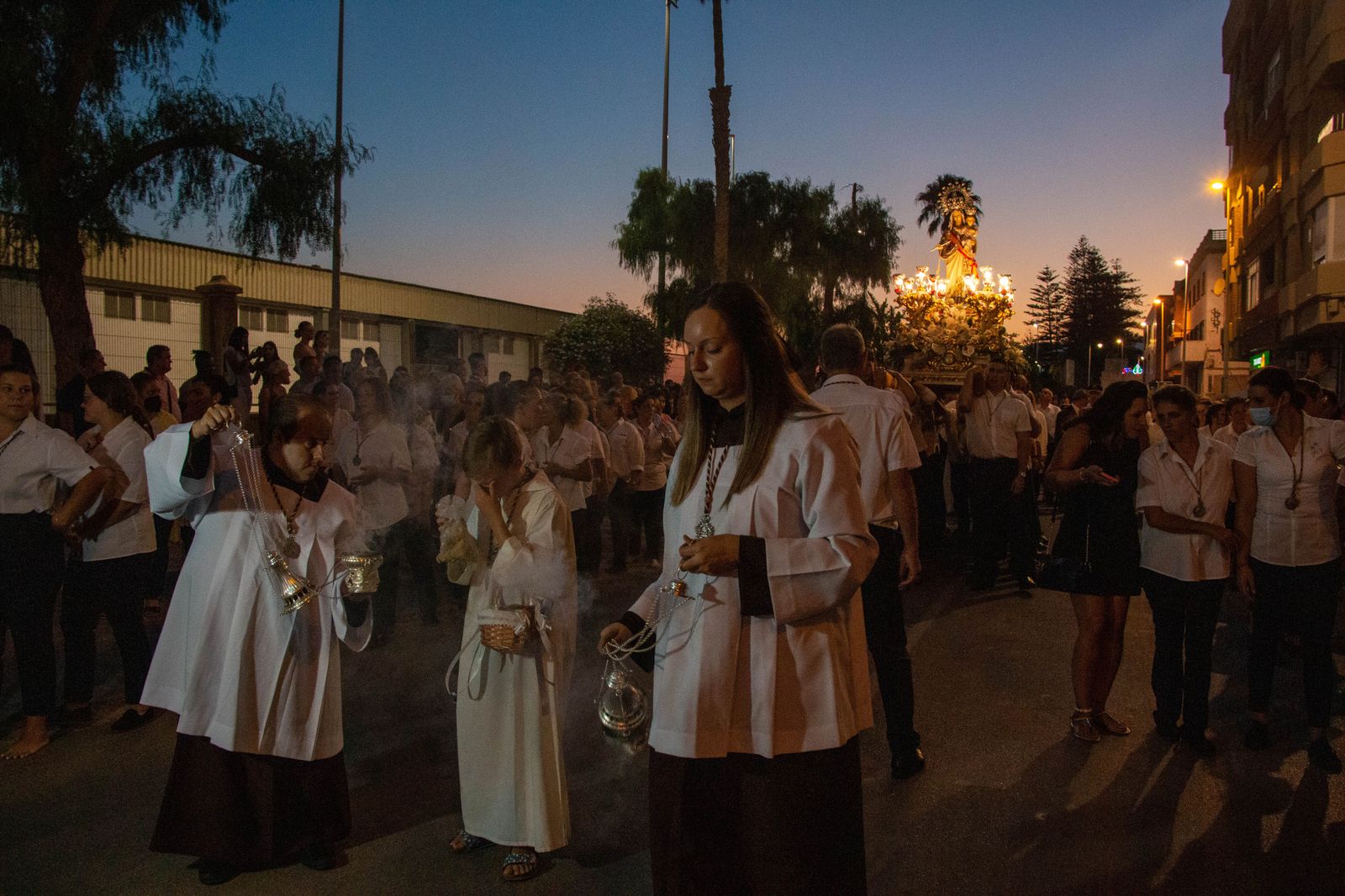 La emoción se desborda en el barrio del Varadero de Motril  al recuperar la tradicional procesión de la Virgen del Carmen