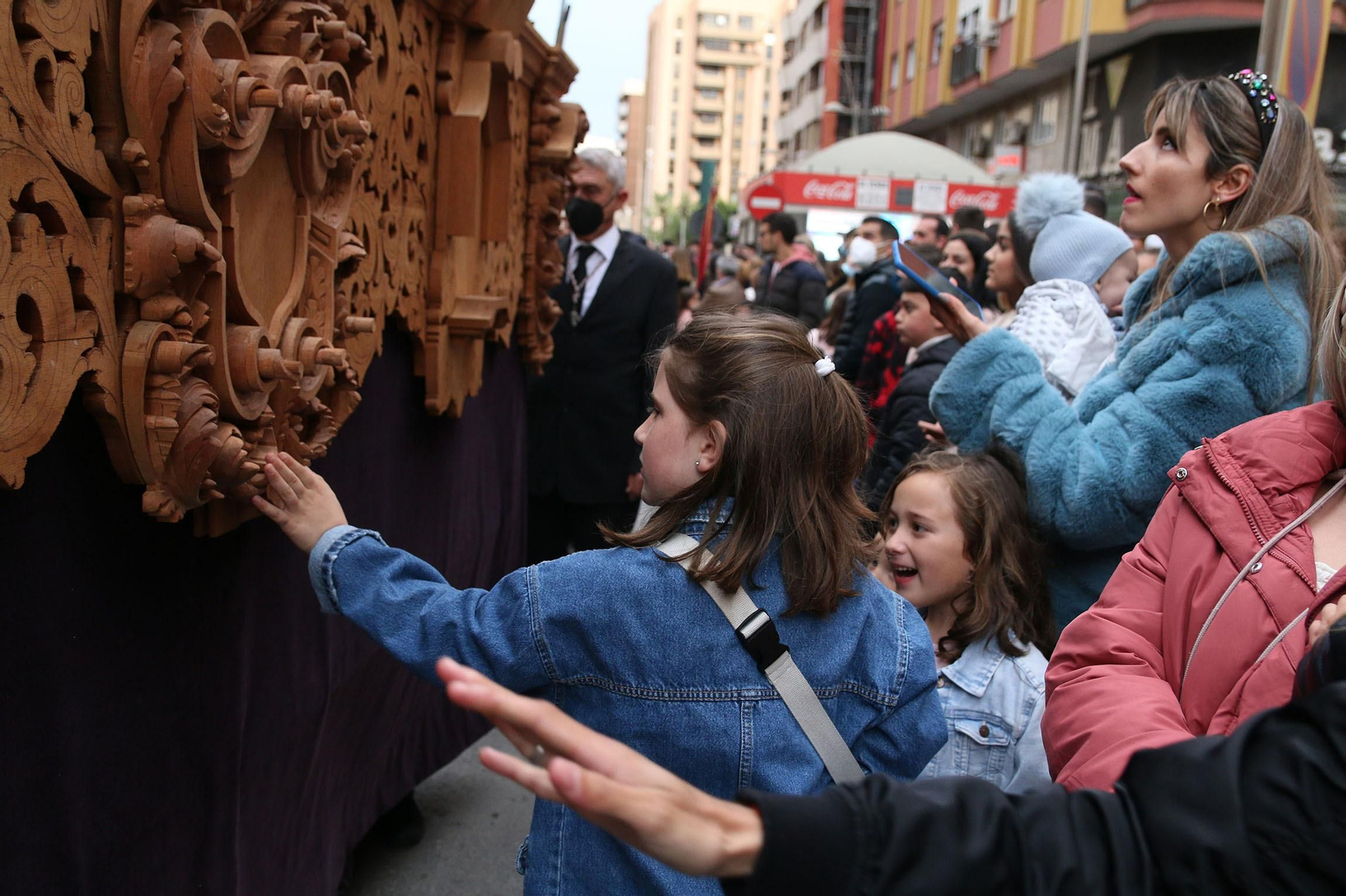 La procesión de las Angustias de Almería, en imágenes