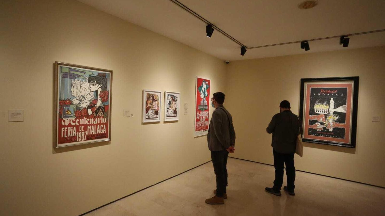 Carteles de Eugenio Chicano reunidos en la exposición de la Casa Natal.